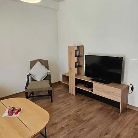 & Park View Apartment Tirana